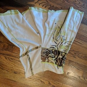 Formal skirt printed detail.